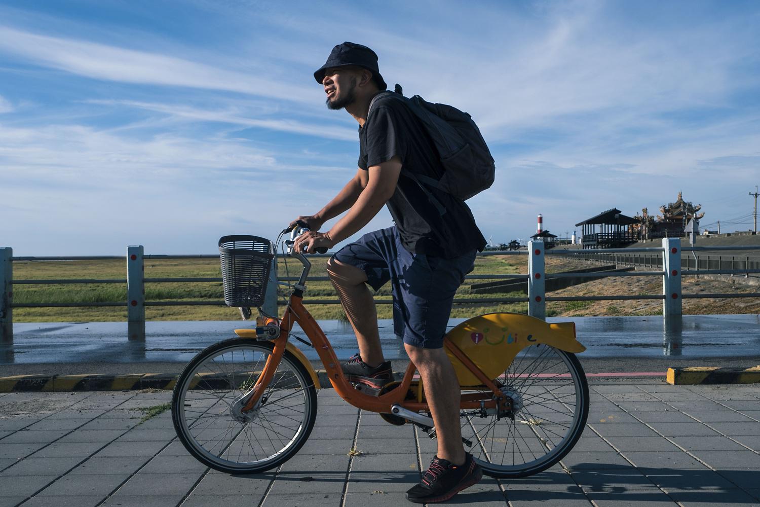 Alex Lam bikes the streets of Taiwan using the Dyson Air Quality Backpack.